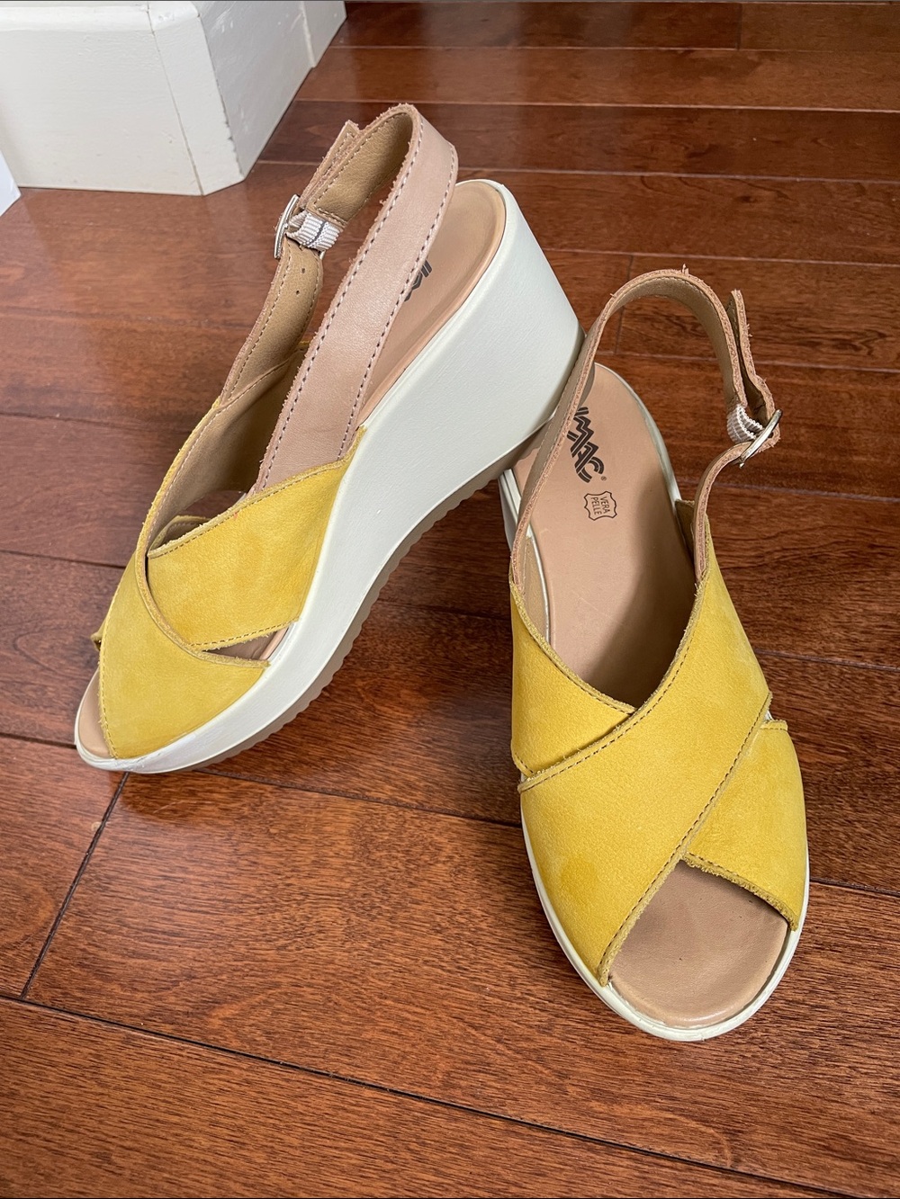 Vera Pelle Yellow Slingback Wedge Sandals size 38